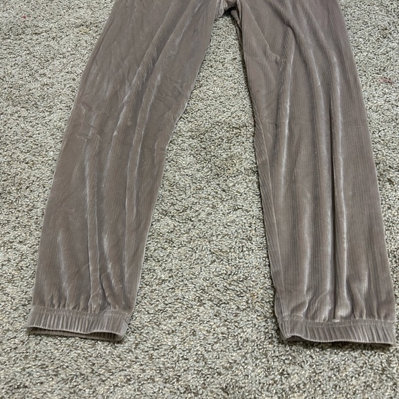 Victoria's Secret TRACKSUIT SET Crew neck & jogger pants VELOUR Size M Beige - Picture 5 of 15
